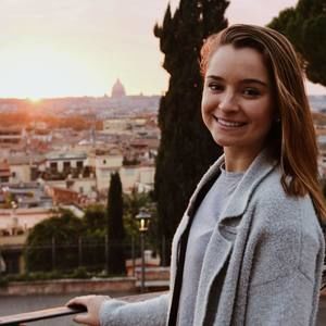 Meet your Posher, Caitlin